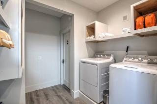 Amazing Spacious Home in AA Steps to Big House - Ann Arbor - 1