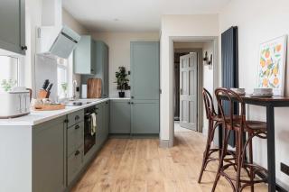 1BR-3BR Apartments in Bangor, Mins to Seafront & High St - 3