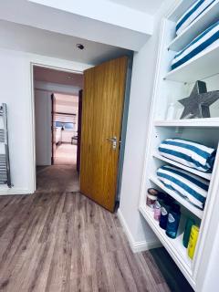 Unique Modern Studio Apartment - Motherwell - 1