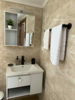 Castle Hill Apartment Rooftop - Cavala - 4