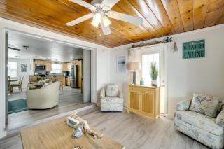 2 Mi to Manasota Key Beach: Home w/ Yard - 3