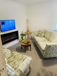 The Olde Farmhouse - - 2