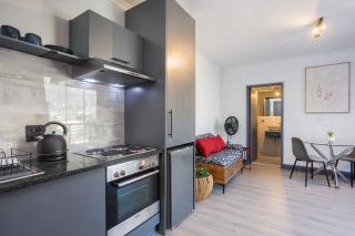 Cape Town Studio - Table Mountain Views, Gym, Free Parking, Free WiFi - 4