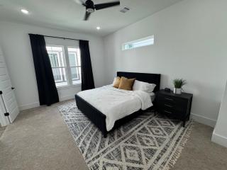 Stylish Ultra-modern Home - Houston - 4