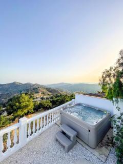 NEW villa - luxury, views, hot tub, pool, 8 plus sofabed - 7