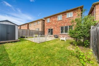 Spacious 5-Bedroom Family Home in GTA - Milton - 5