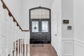 Spacious 5-Bedroom Family Home in GTA - Milton - 3
