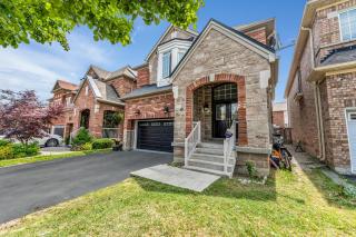 Spacious 5-Bedroom Family Home in GTA - Milton - 9