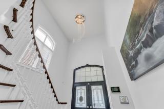 Spacious 5-Bedroom Family Home in GTA - Milton - 2