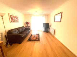 Relax steps from heathrow Terminal 4 ,Entire 2 Bed Room appartment - Stanwell - 4