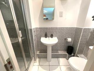 Relax steps from heathrow Terminal 4 ,Entire 2 Bed Room appartment - Stanwell - 7