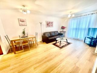 Relax steps from heathrow Terminal 4 ,Entire 2 Bed Room appartment - Stanwell - 1
