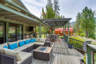Scenic Riverfront Escape with Sauna in Junction City - Weaverville - 0
