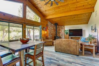 Scenic Riverfront Escape with Sauna in Junction City - Weaverville - 5