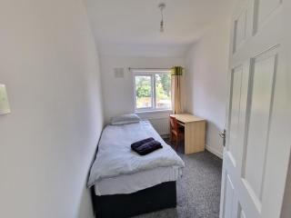 3 bedroom home, free parking - Birmingham - 4