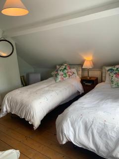Chatterbox Cottage - - 4