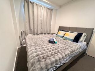Arthur 2 bedroom 1 living room balcony view wifi gym swiming pool and easy parking - Auckland - 8