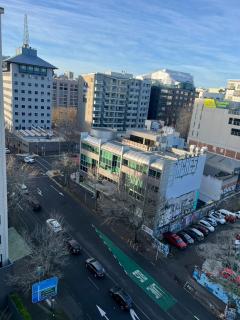 Arthur 2 bedroom 1 living room balcony view wifi gym swiming pool and easy parking - Auckland - 5