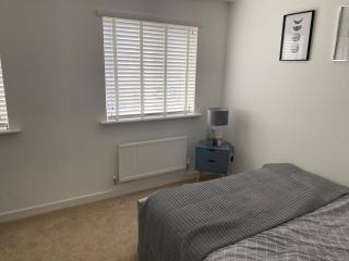 Modern 2-Bed House with Parking Near City & UHW Hosp - Cardiff - 9