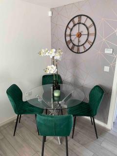 Modern 2-Bed House with Parking Near City & UHW Hosp - Cardiff - 6