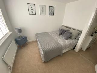 Modern 2-Bed House with Parking Near City & UHW Hosp - Cardiff - 4