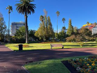 Arthur 2 bedroom 1 living room balcony view wifi gym swiming pool and easy parking - Auckland - 4