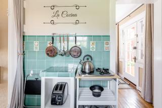 Casita Charm, Cozy Character - Long Beach - 9