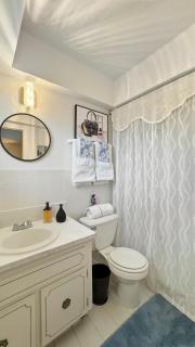 Amazing Home Just Mins To Hospitals Golf & Parks - 4