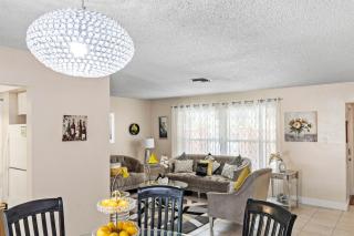 Amazing Home Just Mins To Hospitals Golf & Parks - 3