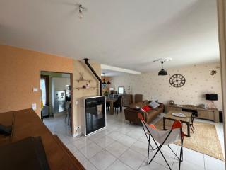 Villa - 14 beds - Snooker - Jacuzzi - loft cinema - 800m Bugatti - 24h du Mans - Le Mans - 8