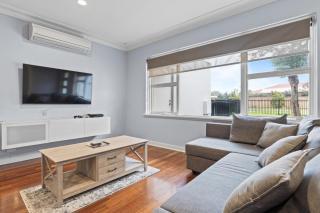 Bright 2-Bed House with Garage & BBQ in Bateman - Perth - 0