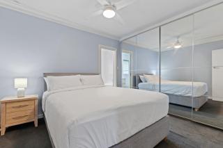 Bright 2-Bed House with Garage & BBQ in Bateman - Perth - 9