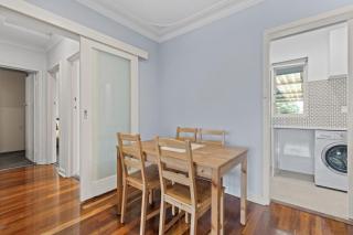 Bright 2-Bed House with Garage & BBQ in Bateman - Perth - 7