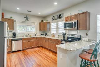2 Blocks to Canal St New Smyrna Beach Home - 1