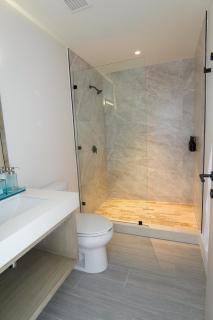 Penthouse At Arihini West Bay - Coxen Hole - 1