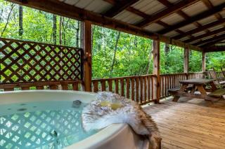 Secluded Retreat with Hot Tub, Arcade Fun - 0