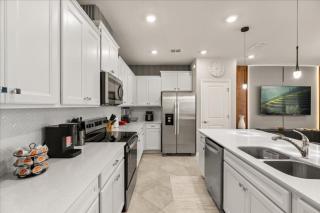 5 Bedrooms 45 Bathrooms Windsor Cay 16125Pf - 9