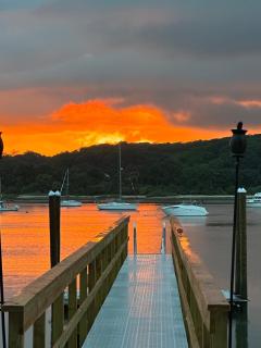 Beachfront House w Private Dock Walk to Town - Northport - 0