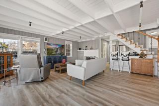 Beachfront House w Private Dock Walk to Town - Northport - 4