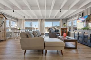 Beachfront House w Private Dock Walk to Town - 2