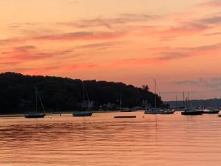 Beachfront House w Private Dock Walk to Town - 9