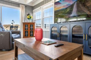 Beachfront House w Private Dock Walk to Town - 5