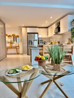 Sea view with private balcony - 9