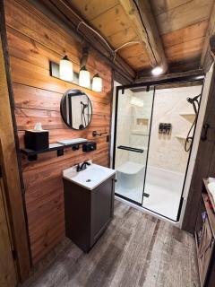 A Novel Stay 3 bed 2 bath log cabin in Shelbyville, IL - 1