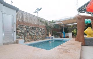 RedDoorz Premium at Casa LenidaRose - - 7