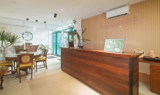 RedDoorz Premium at Casa LenidaRose - - 4