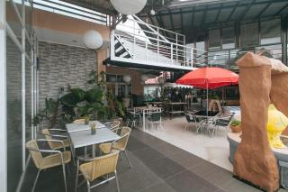 RedDoorz Premium at Casa LenidaRose - - 5
