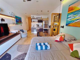 New Studio with King Bed and Balcony in 4thFloor - 4