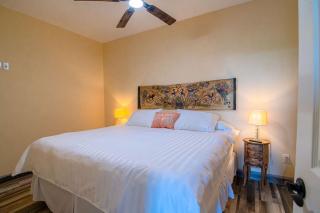 Luxury Oasis with 2 King Suites, pool, incredible Ocean views, beach just a 350 yard walk - Roatán - 8