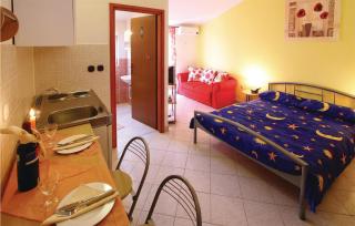 Cozy Apartment In Pula With Wifi - 2